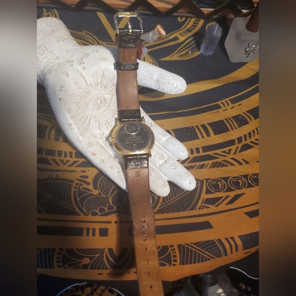 VINTAGE Timex Quartz watch, leather straps, needs a battery but great condition! - Picture 5 of 8